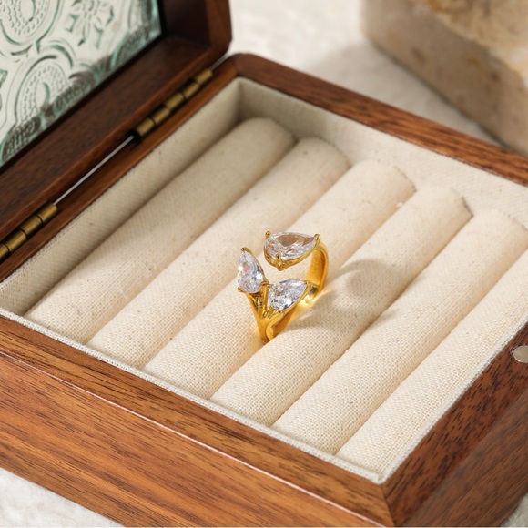 Size 8 | 18K Gold Plated Teardrop CZ Ring - Picture 7 of 8